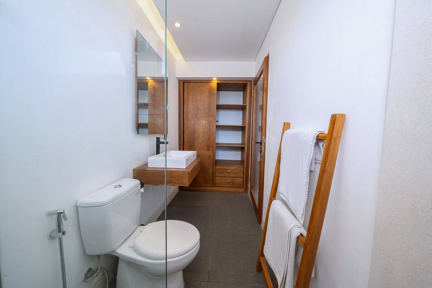 secondary-bathroom